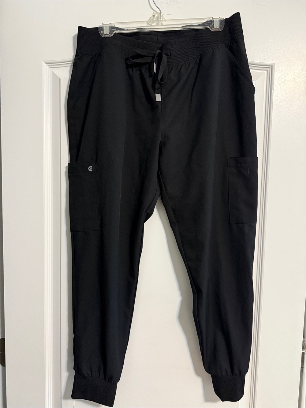 Woman's Black Jogger Pants with Cargo Pockets

Curology by KOI